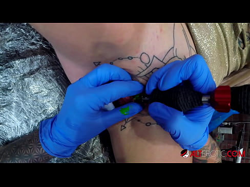 ❤️ Fìor tattooed hottie Sully Savage fhuair tattoo air a clitoris Sluts leinn gd.chancel.top